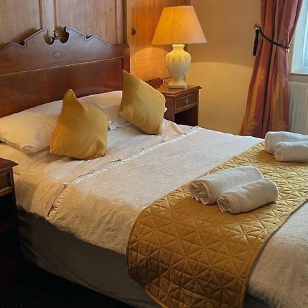 Crown Hotel Downham Market Bagian luar foto