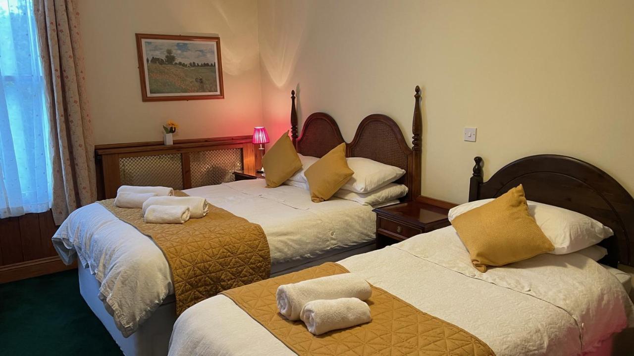 Crown Hotel Downham Market Bagian luar foto