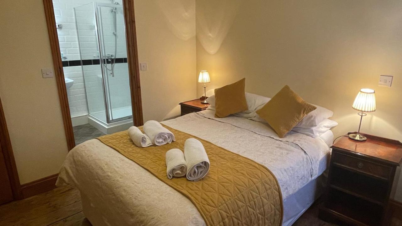 Crown Hotel Downham Market Bagian luar foto