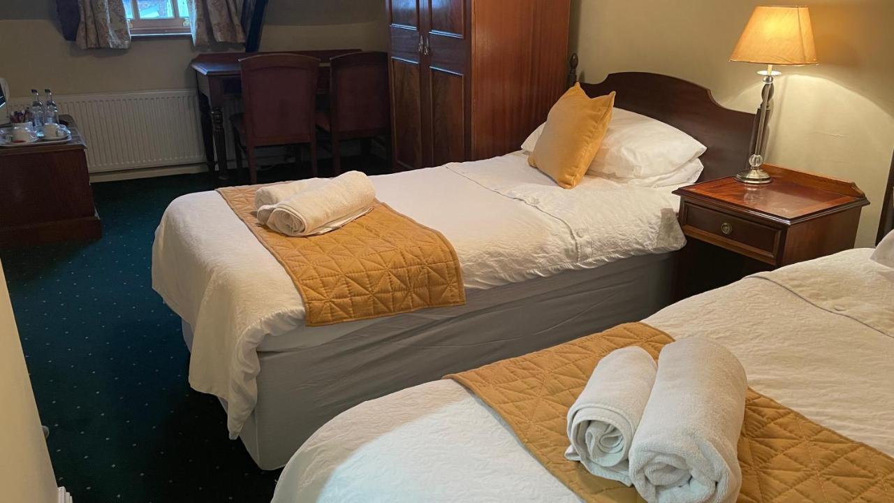 Crown Hotel Downham Market Bagian luar foto