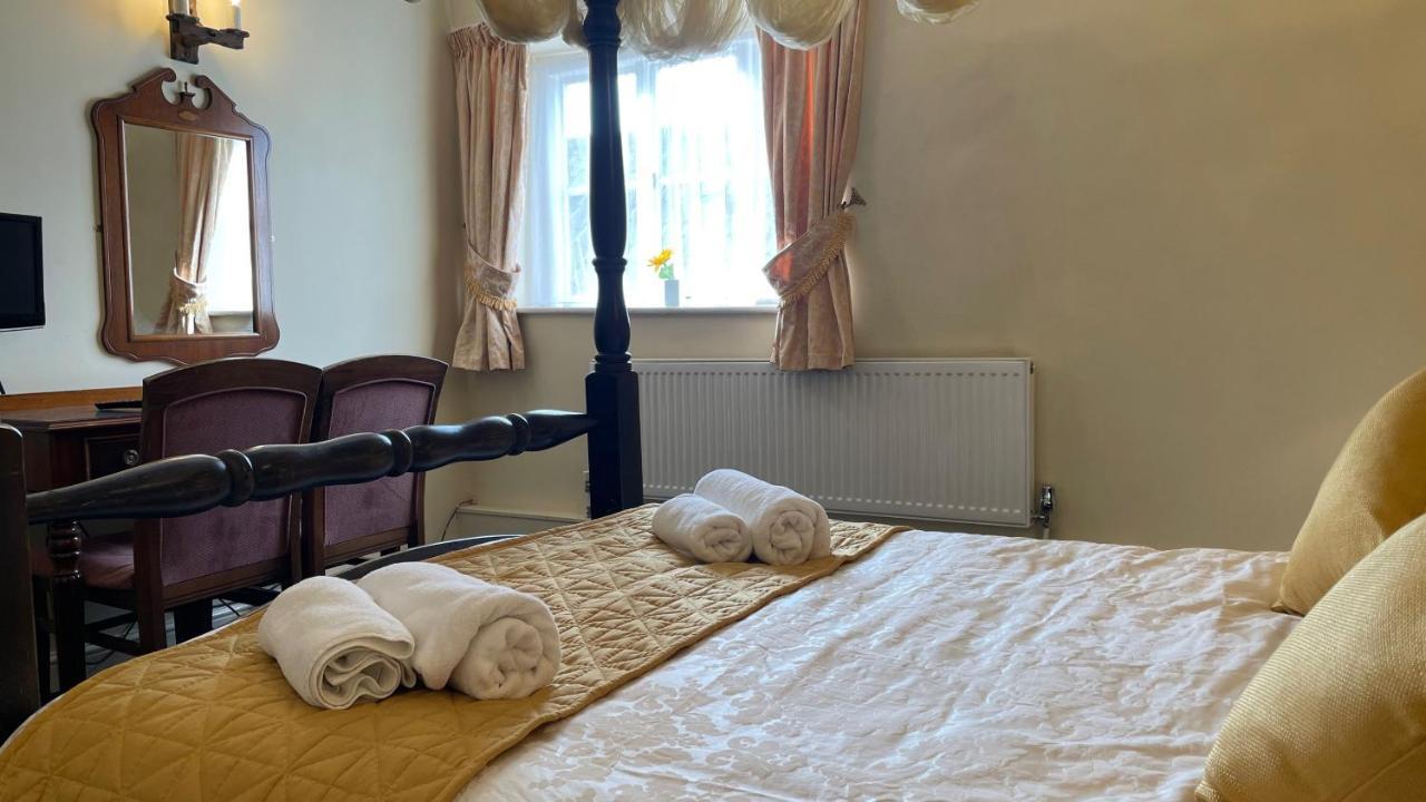 Crown Hotel Downham Market Bagian luar foto