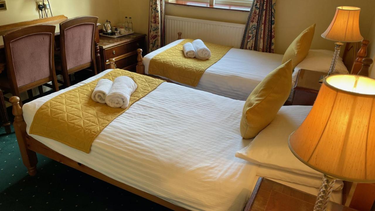 Crown Hotel Downham Market Bagian luar foto