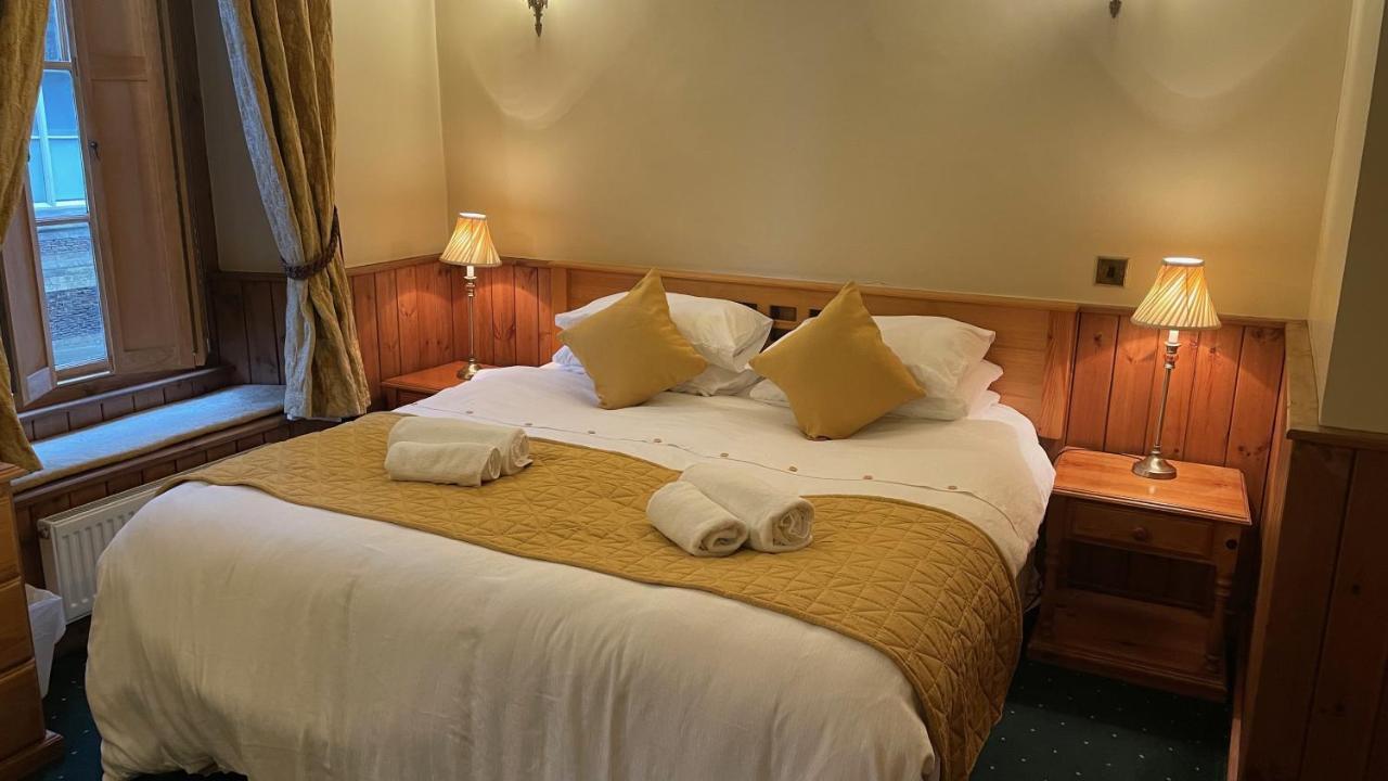 Crown Hotel Downham Market Bagian luar foto