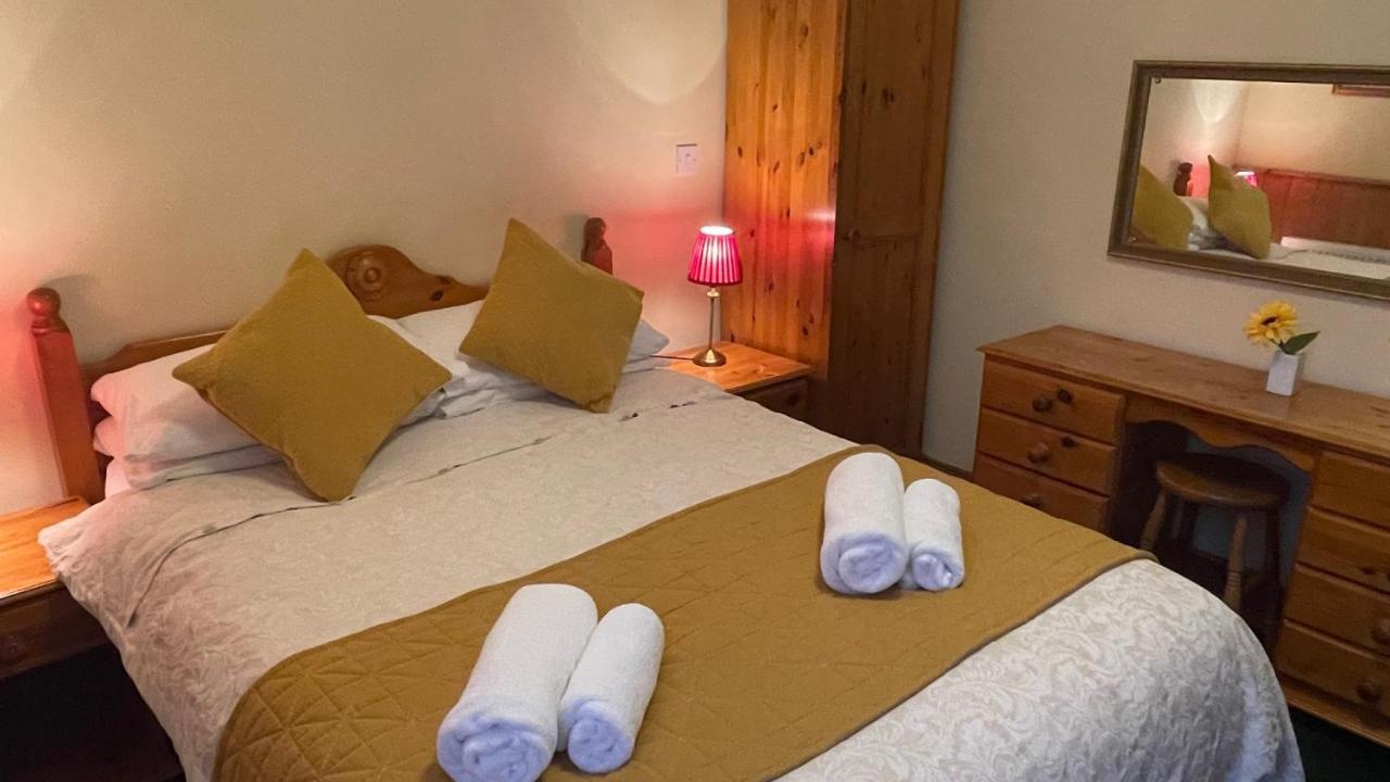 Crown Hotel Downham Market Bagian luar foto
