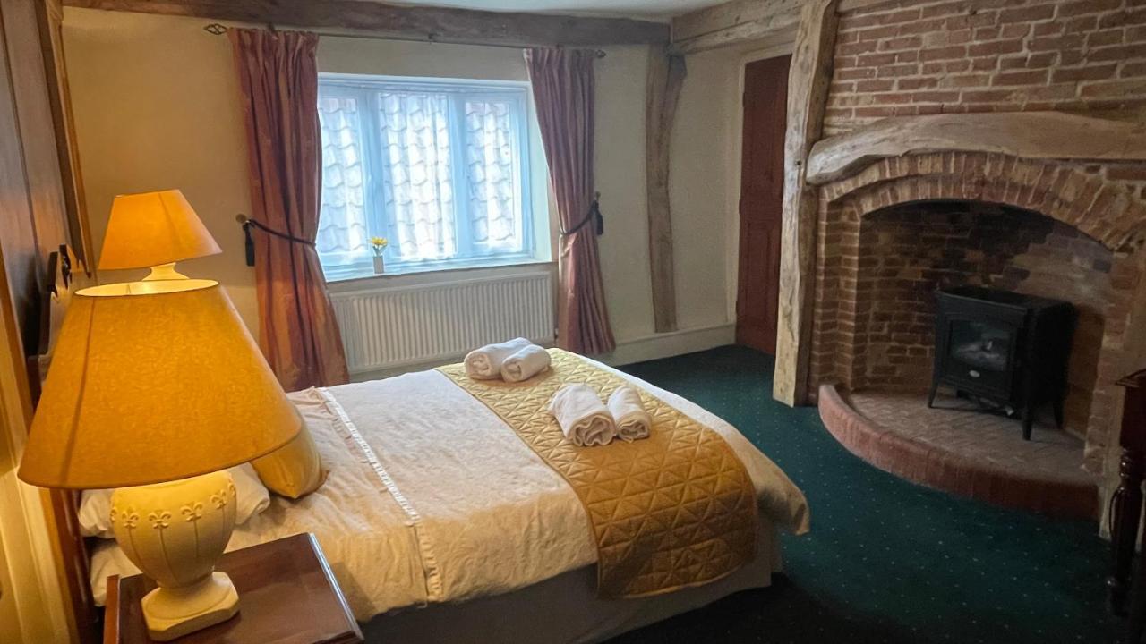 Crown Hotel Downham Market Bagian luar foto