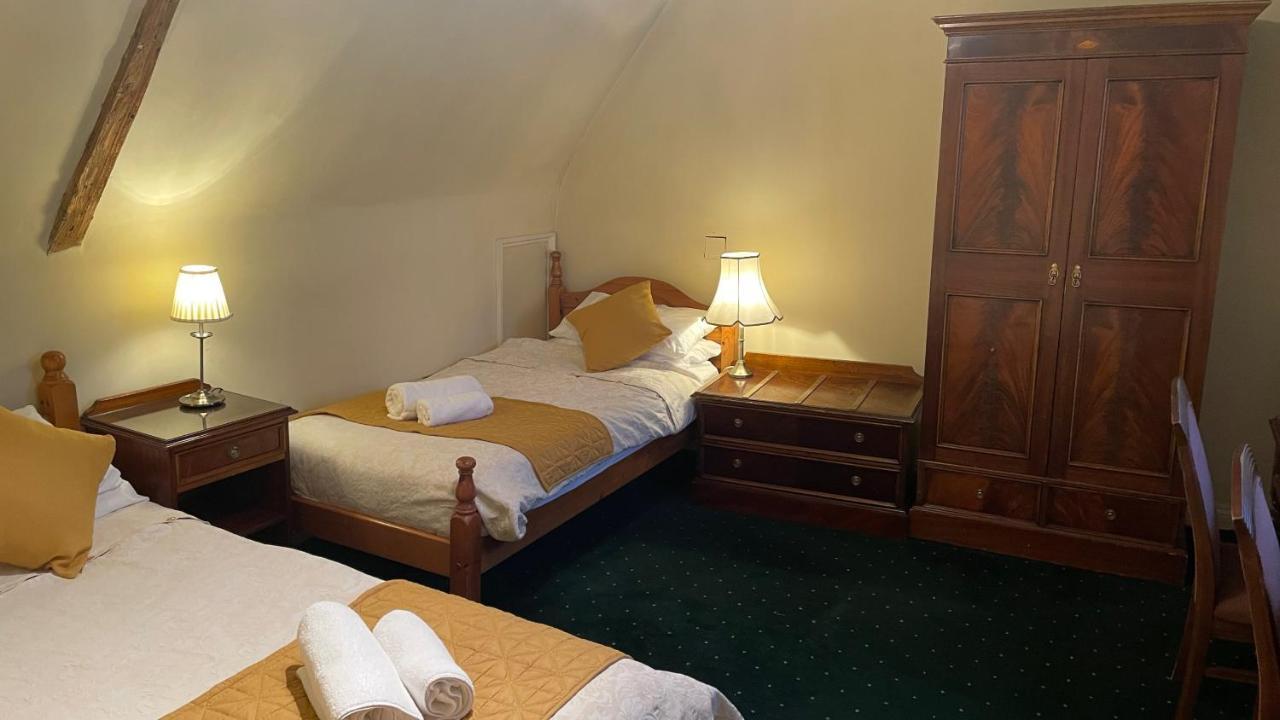 Crown Hotel Downham Market Bagian luar foto