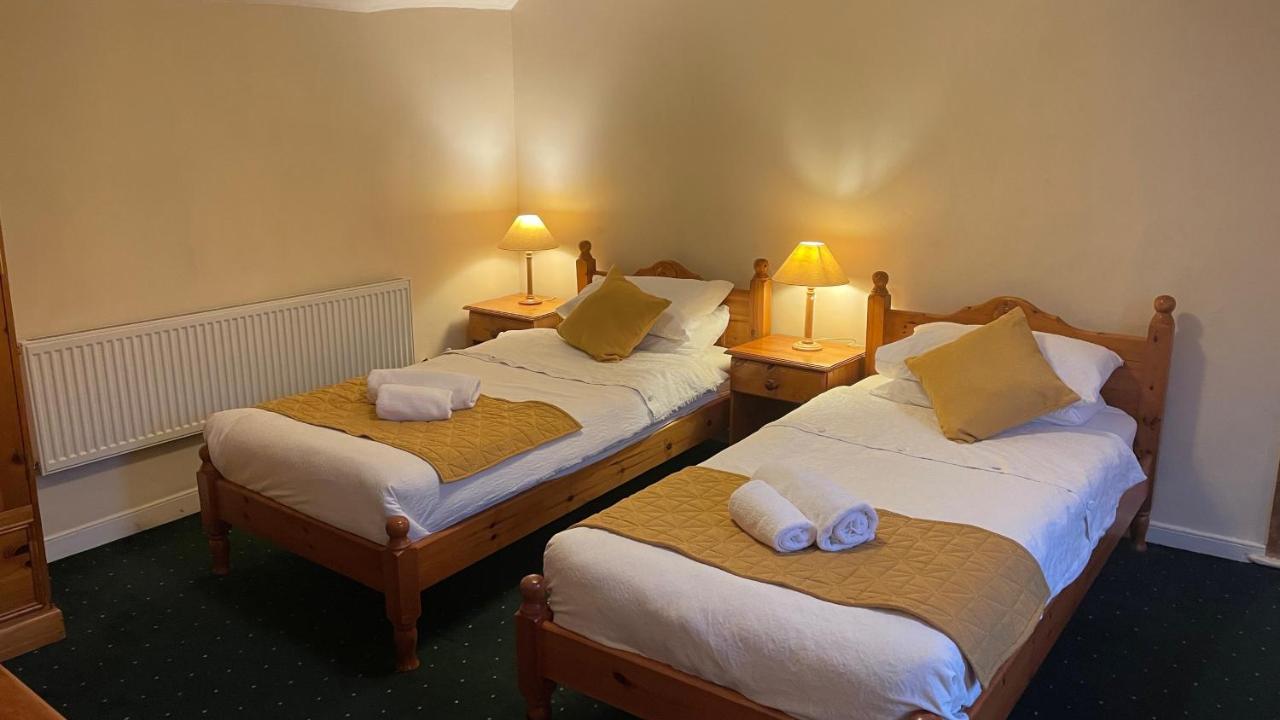 Crown Hotel Downham Market Bagian luar foto