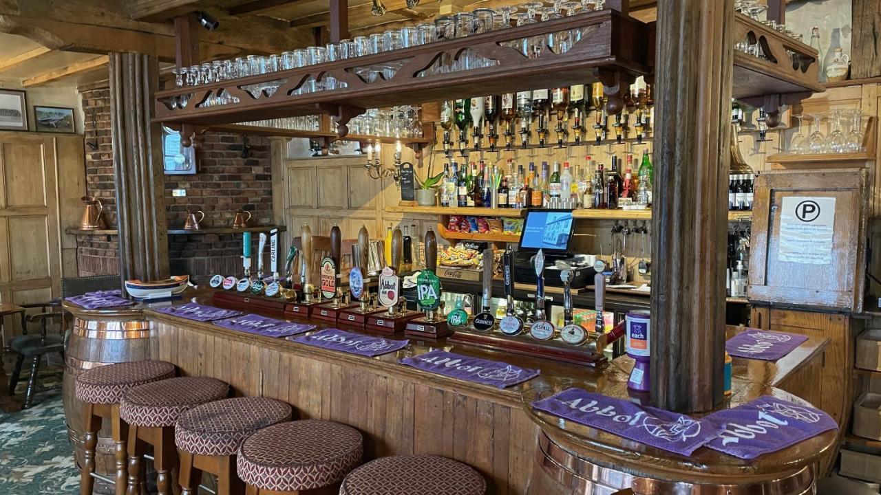 Crown Hotel Downham Market Bagian luar foto