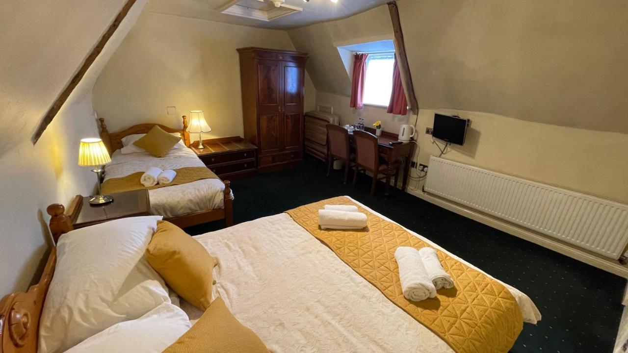 Crown Hotel Downham Market Bagian luar foto