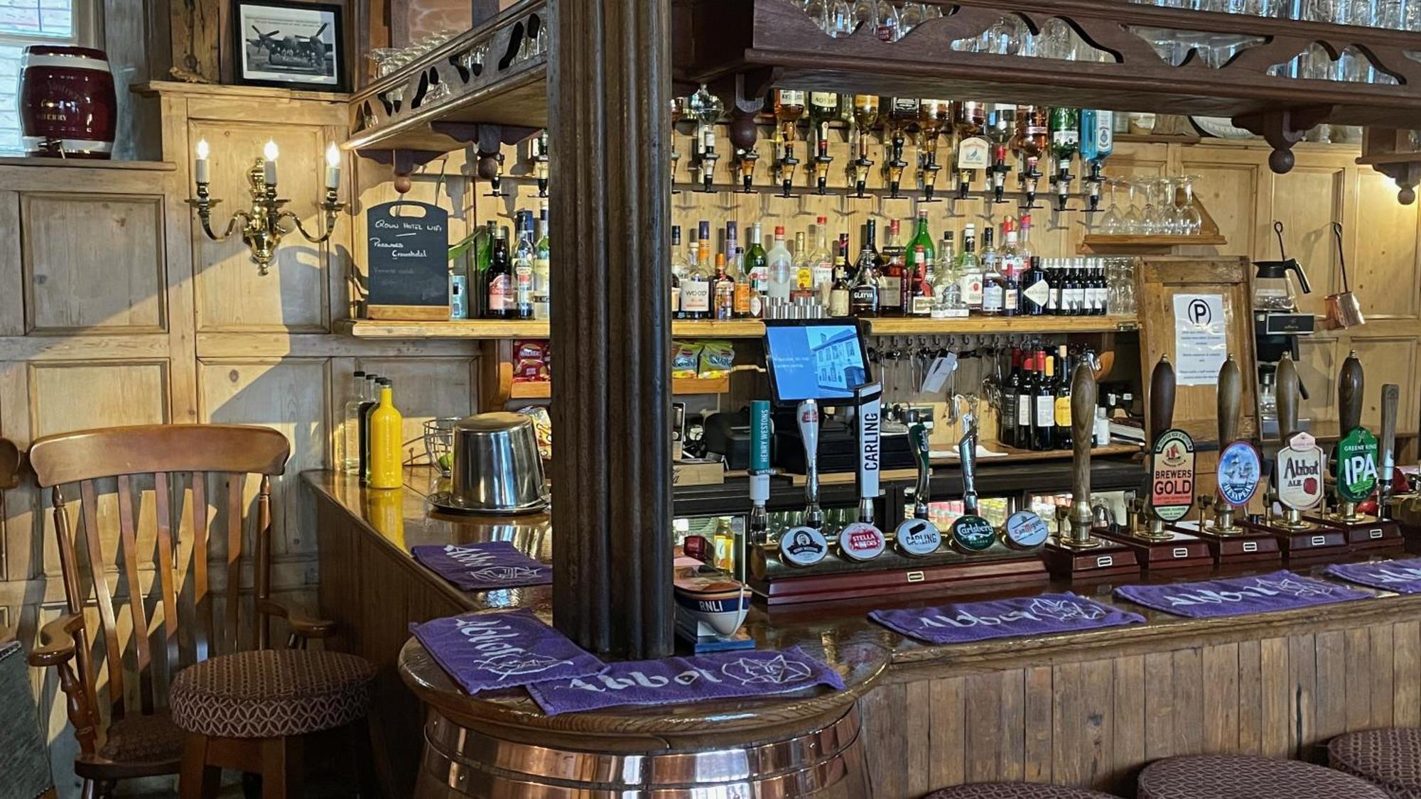Crown Hotel Downham Market Bagian luar foto